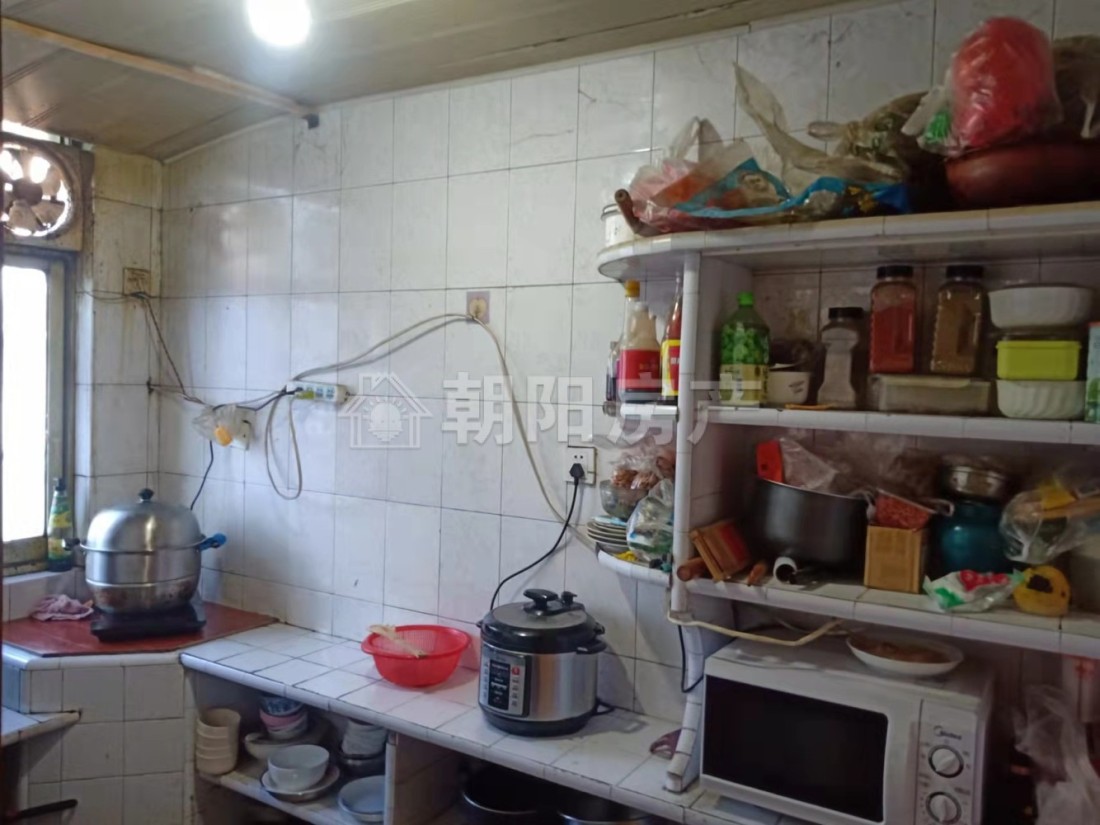 鱼苗场小区 92平 三室二厅 东向简装 交通便利学区房