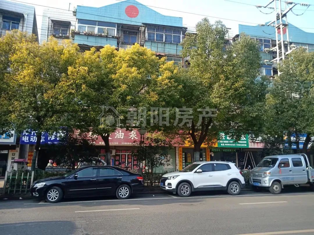 鱼苗场小区 92平 三室二厅 东向简装 交通便利学区房