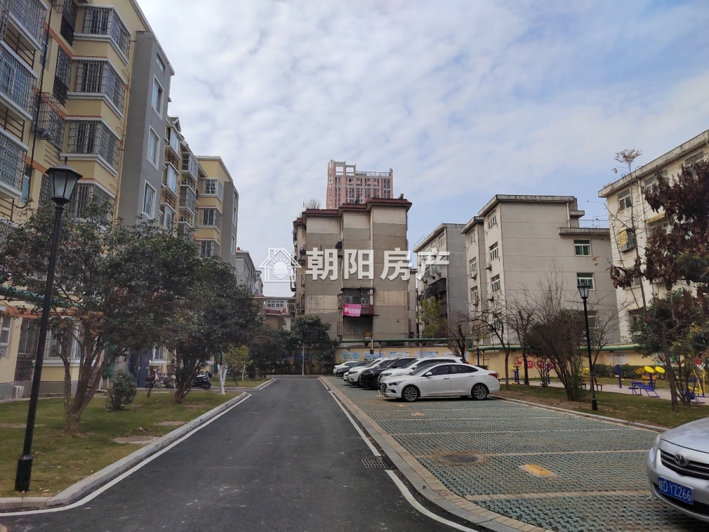 柏园南村 127平 朝南精装三室 满两年 交通便利