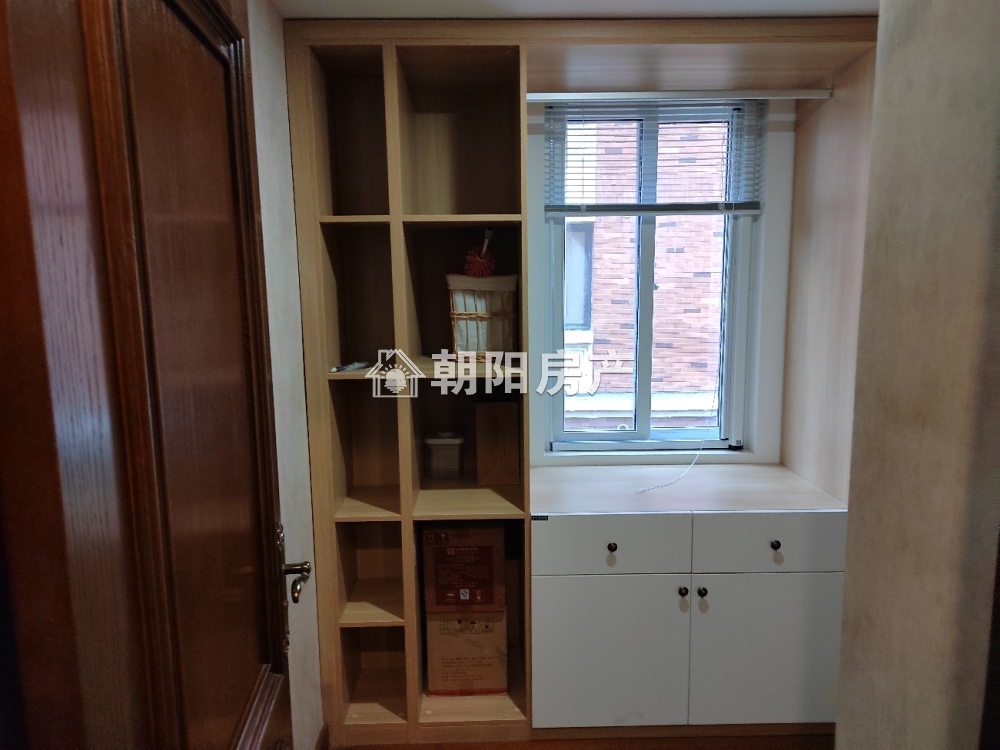 英伦联邦 116平 南向精装三室 交通便利 配套齐全