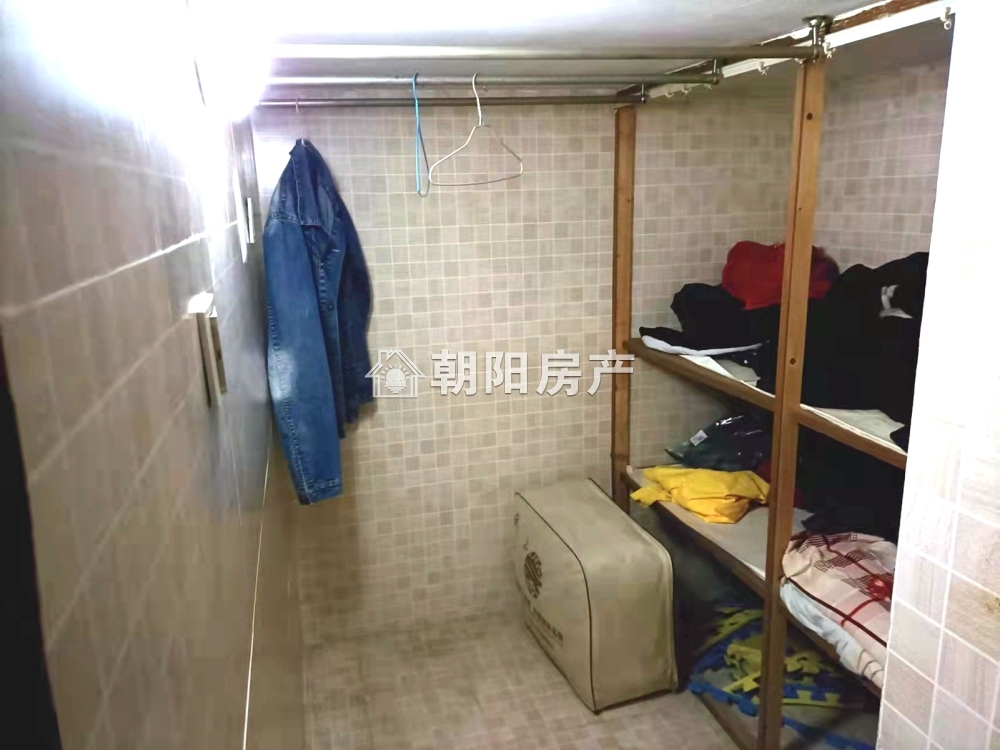 金龙门公寓 45平 南向精装一居 交通便利 满两年