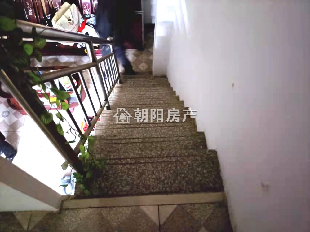 金龙门公寓 45平 南向精装一居 交通便利 满两年
