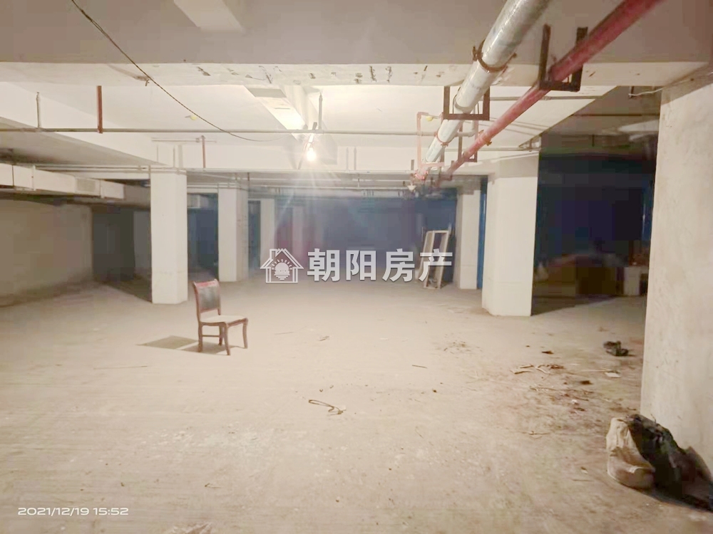 西城大门综合楼 2000平 仓库出租 交通便利 通风干燥