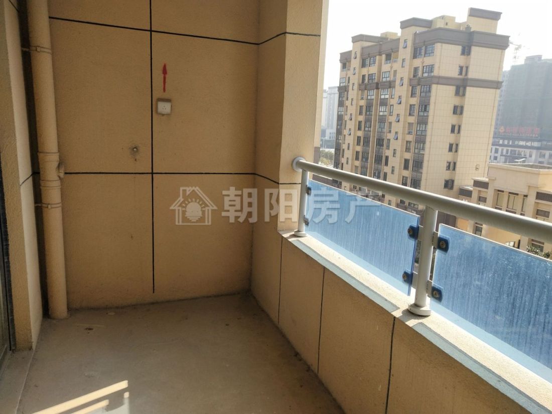 状元学府 104平 南向三室 满两年 毛坯洋房