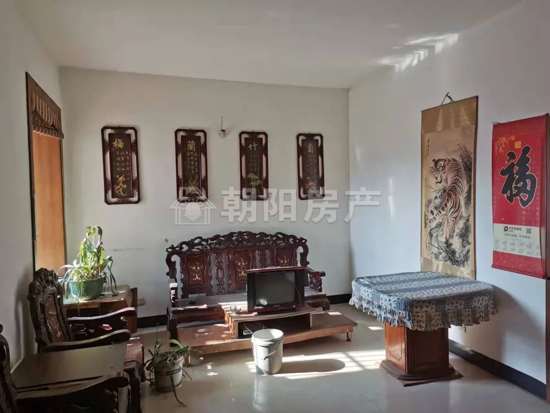 谢二东村北区 98平 朝南三室 满两年 交通便利 采光好