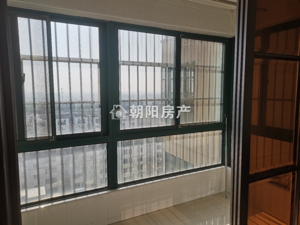 东华鑫城 116平 南向三室采光好 满两年 2586元/平