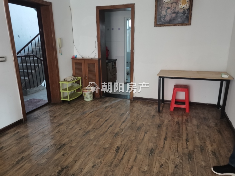 谢二东村北区 86平 南向三室简装 交通便利 700元/月