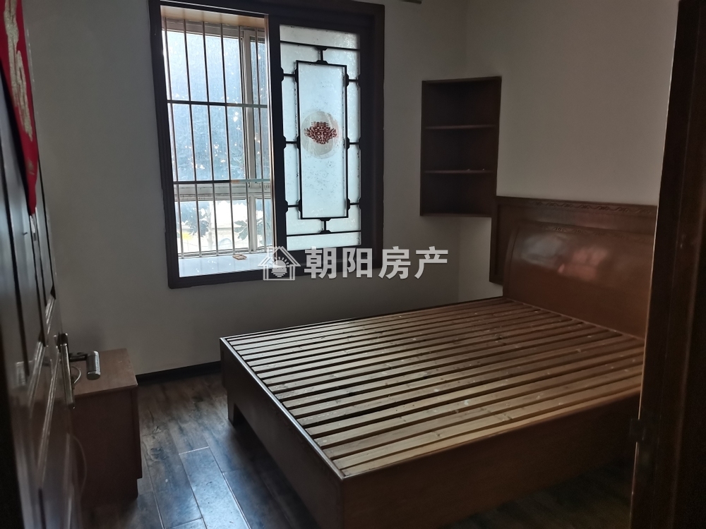 谢二东村北区 86平 南向三室简装 交通便利 700元/月