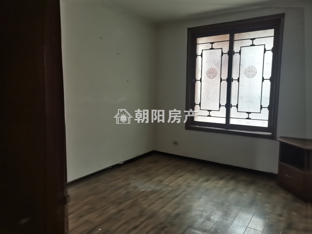 谢二东村北区 86平 南向三室简装 交通便利 700元/月