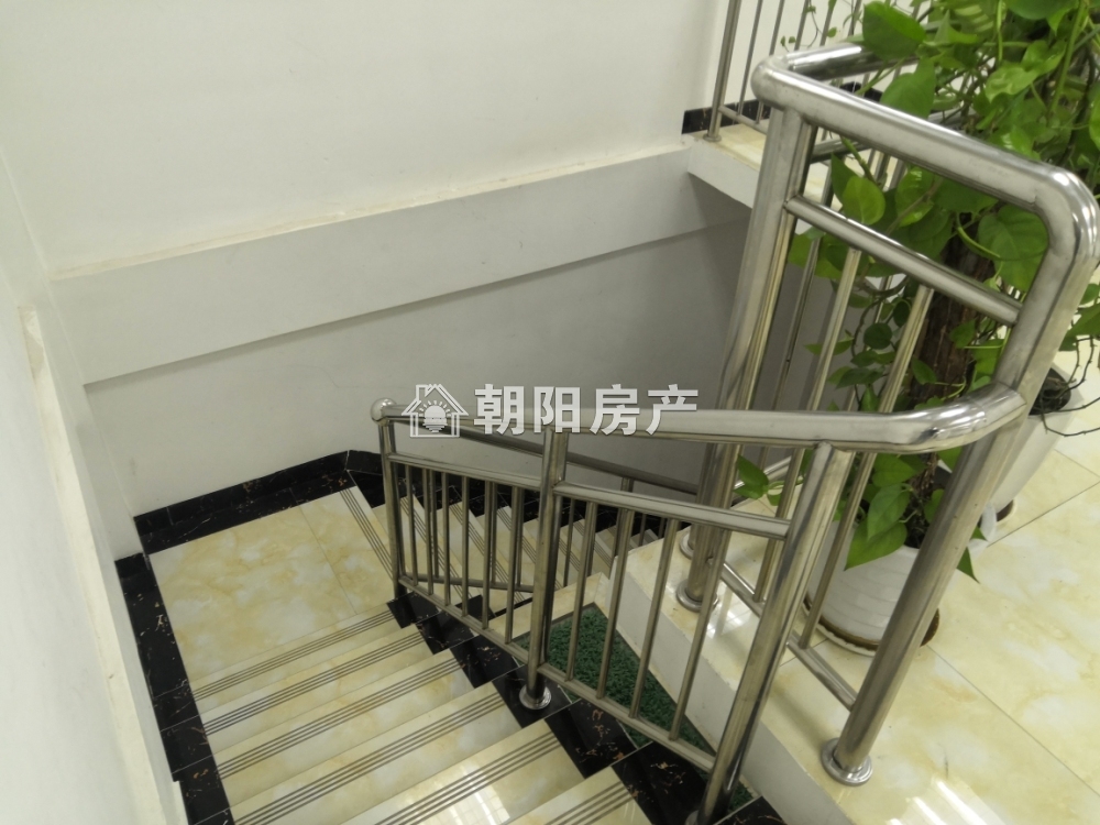 巴黎春天 330平 沿街商铺 精装 满五唯一 优质地段