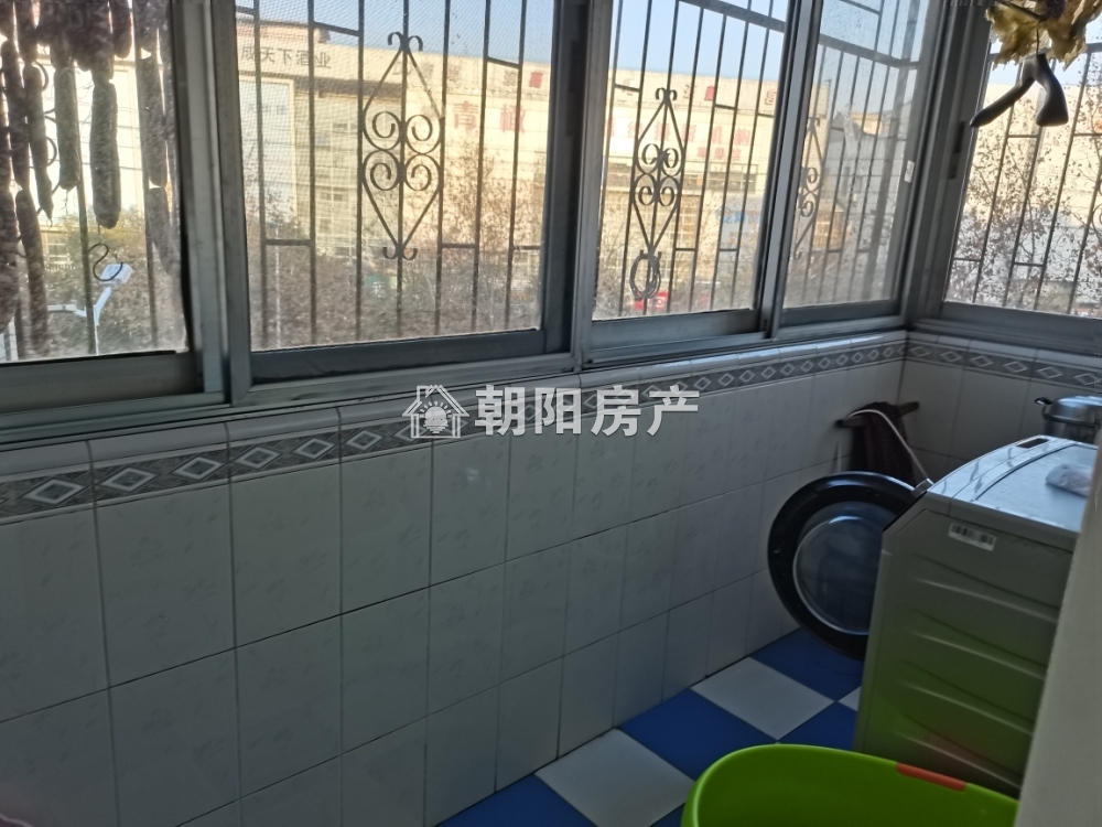 中国银行综合楼 88平 南向精装两居 交通便利 采光极佳