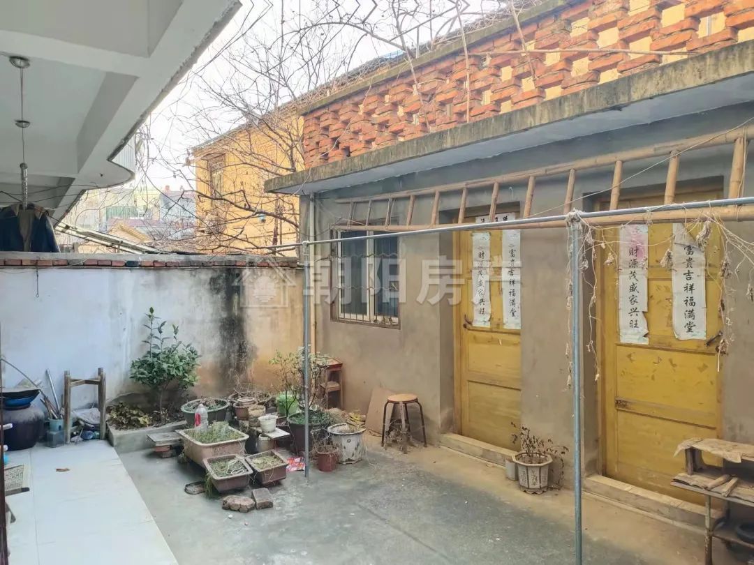 老看守所家属楼 85平 三室一厅 学区房 交通便利