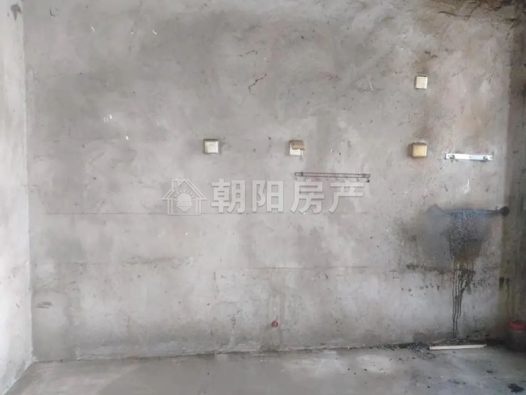尚泰小区 120平 朝南五室二厅 学区房 交通便利