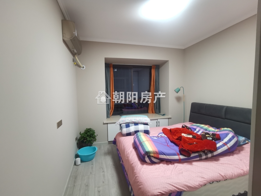 漫悦湾 106平 南向精装三室  近公园