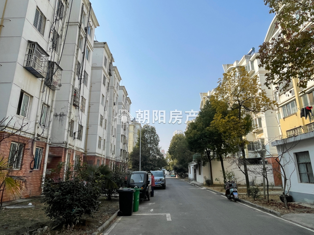 民生小区 79平 南向两室 满两年 2500元/平