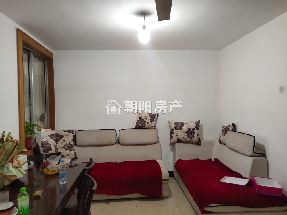商海大厦 101平 南向三室 简装 单价1485元 交通便利