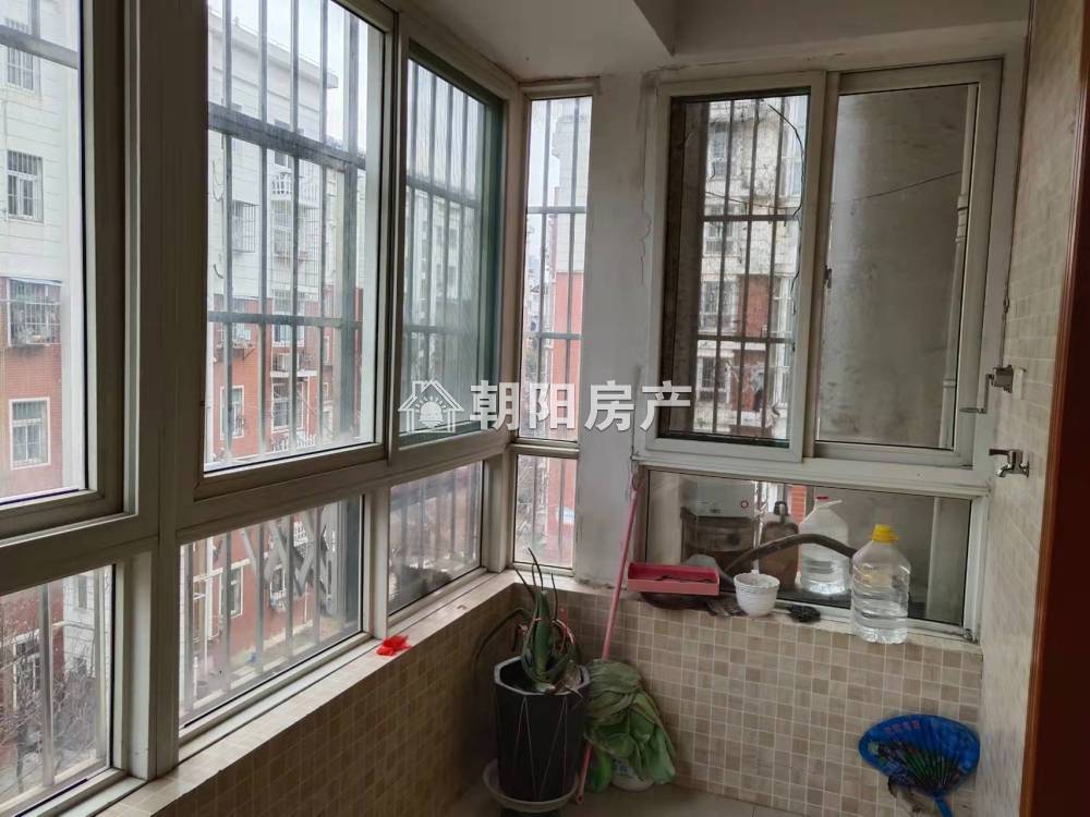 谢三村东区 101平 朝南三室一厅 简装 交通便利