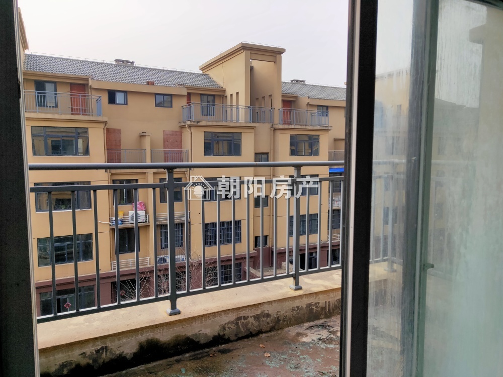 东城国际 133平 南向三室 2701元/平 毛坯多层
