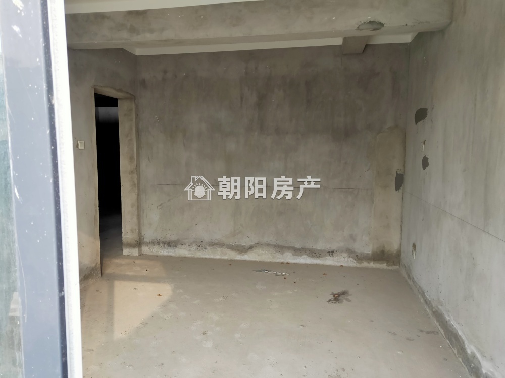 东城国际 133平 南向三室 2701元/平 毛坯多层
