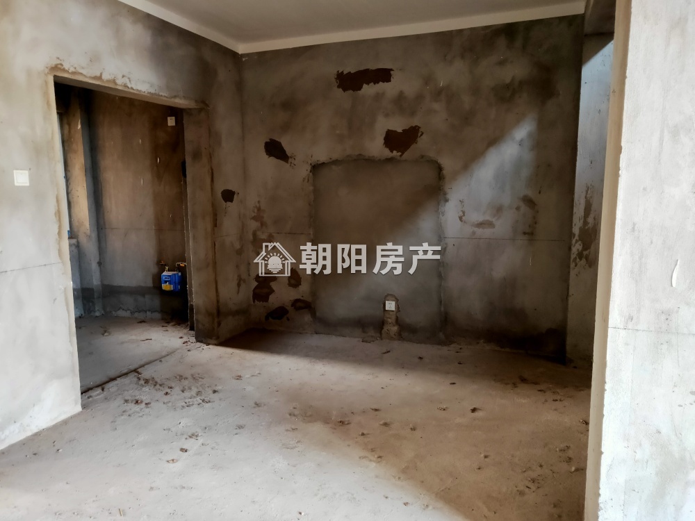 东城国际 133平 南向三室 2701元/平 毛坯多层