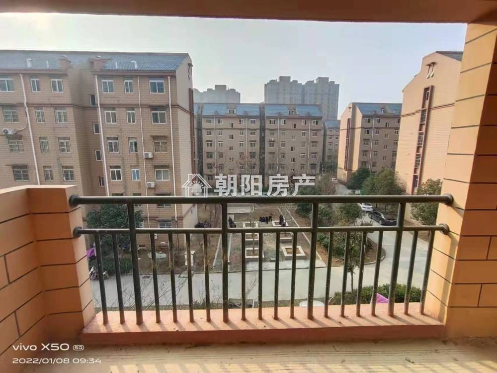 香樟苑三期 99平 南向三室一卫 毛坯 1806元/平
