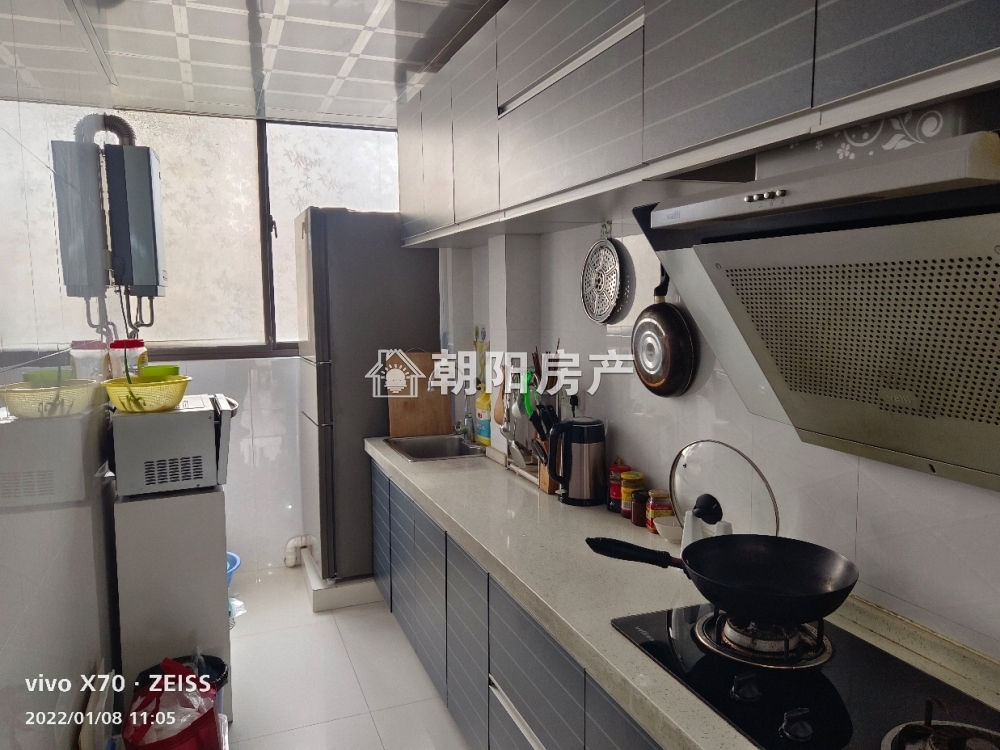 上品印象 92平 精装南向三室 满两年 交通便利 学区房