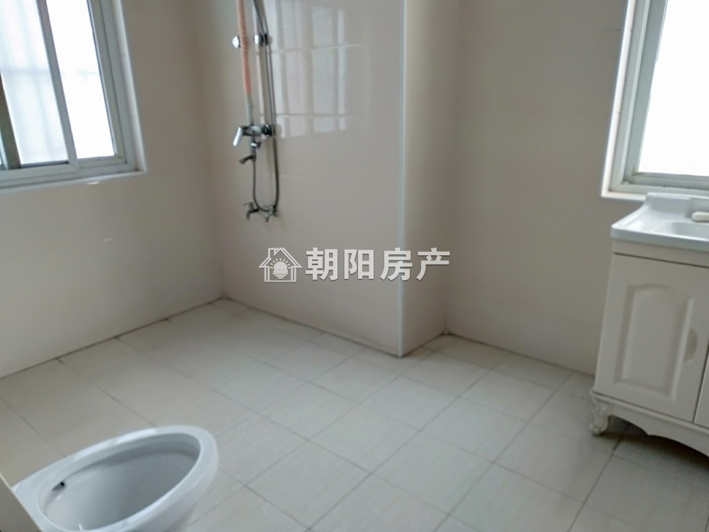 寿滨小区 110平 南向三室二厅 精装修 随时看房