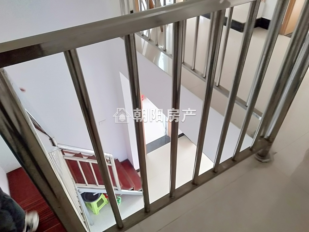 寿滨小区 110平 南向三室二厅 精装修 随时看房