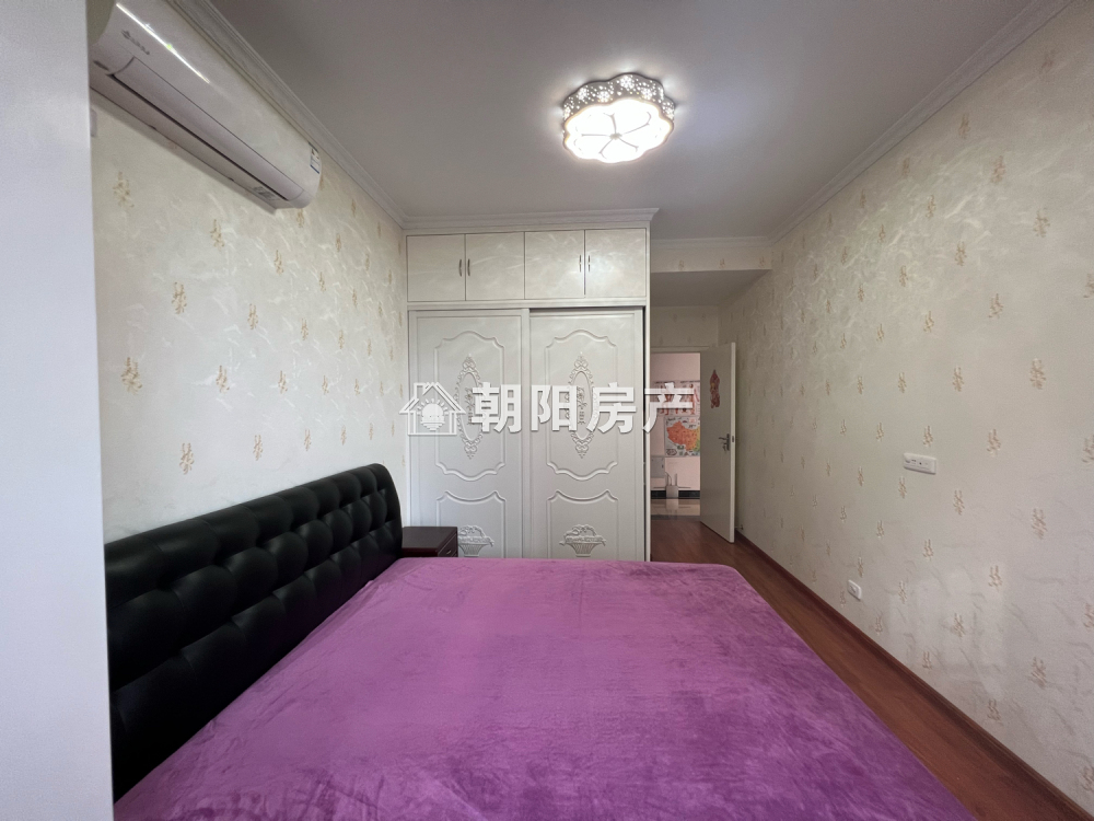 广弘城 135平 南向精装三室 满两年 学区房 单价5600元/平