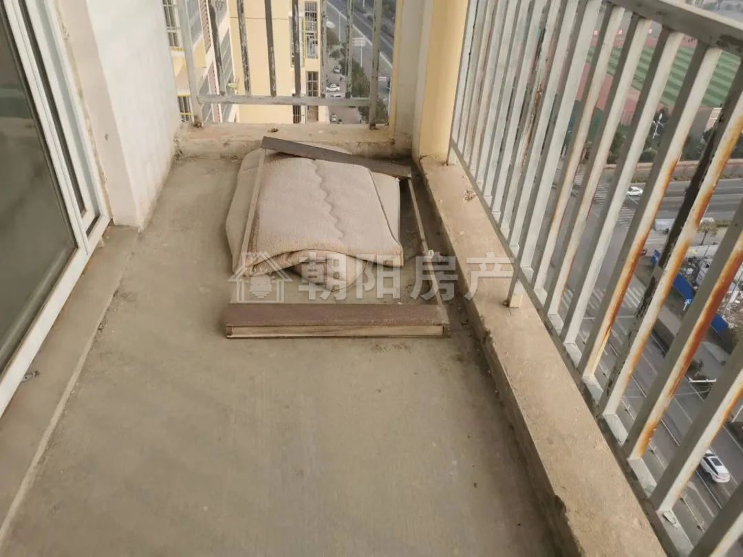 新湖小区西区 97平 朝南两室 毛坯 交通便利