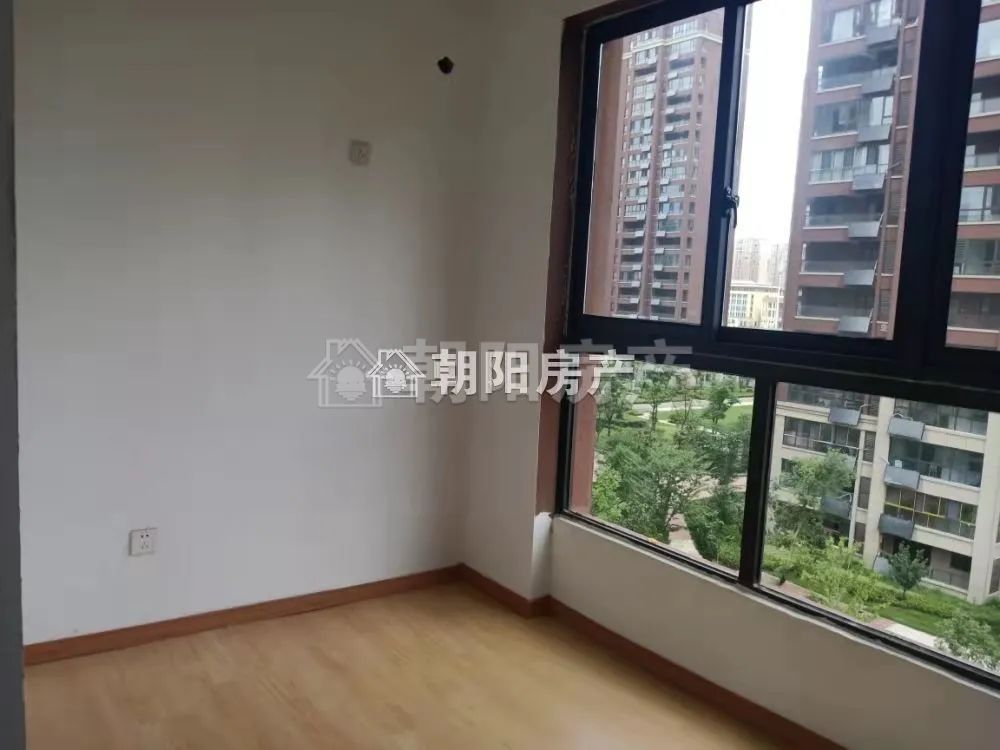 景润御府润园 143平 南向四室二厅 满五唯一 交通便利