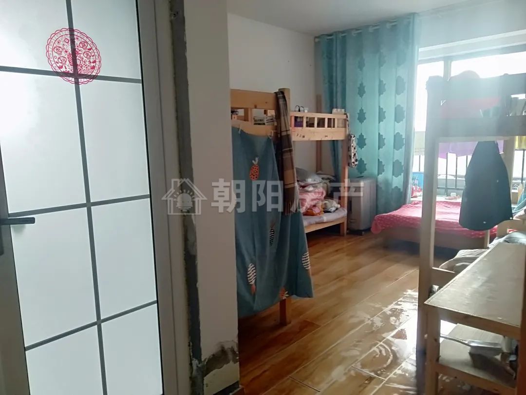 御景学府 143平 南向四室二厅 满五唯一 交通便利