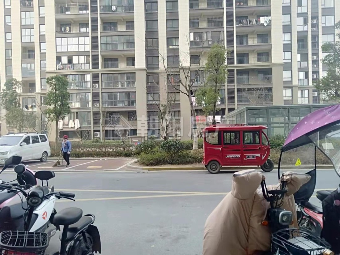 御景学府 143平 南向四室二厅 满五唯一 交通便利