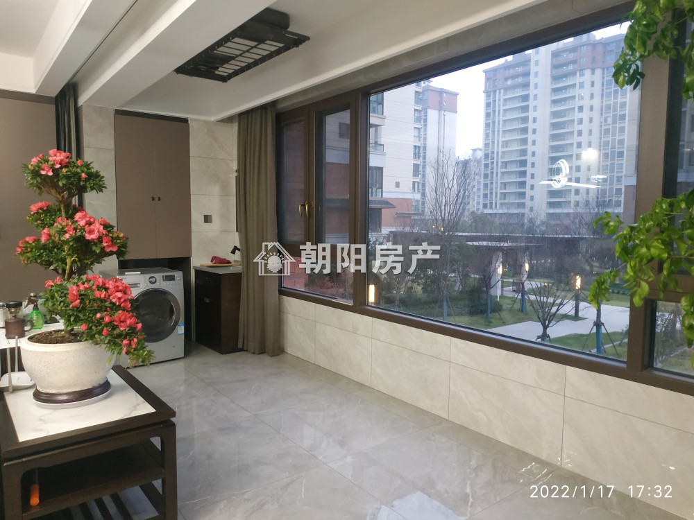 御香山 130平 南向两室两厅 精装 学区房 交通便利