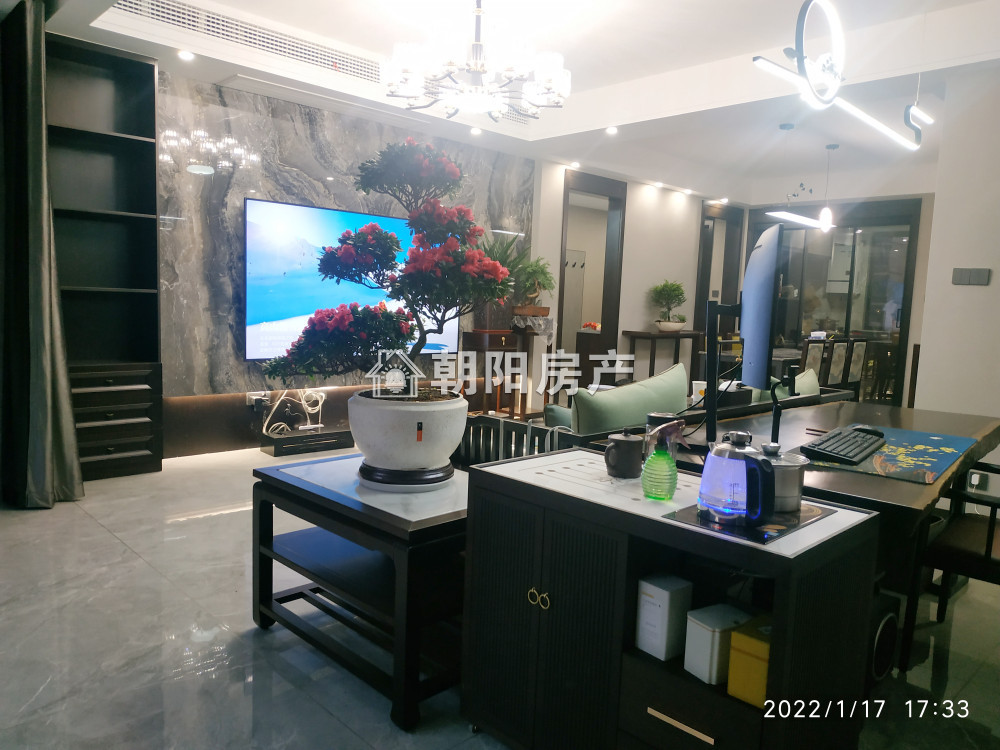 御香山 130平 南向两室两厅 精装 学区房 交通便利