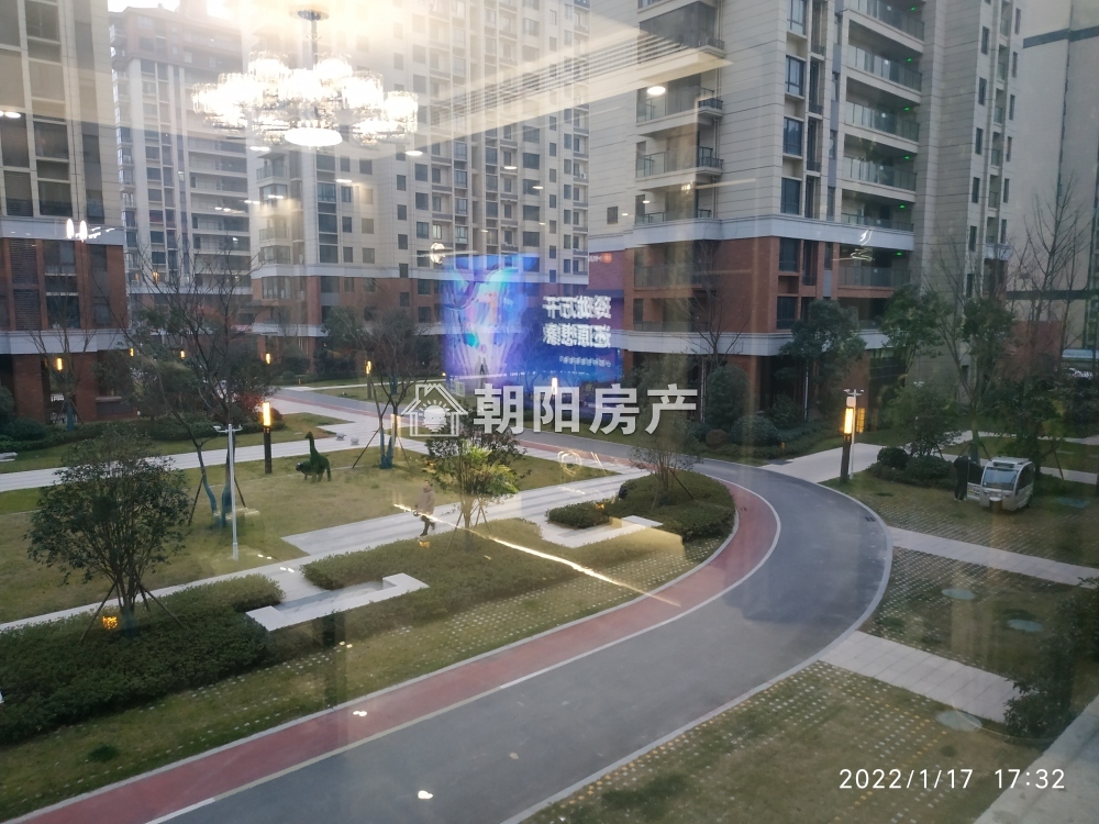 御香山 130平 南向两室两厅 精装 学区房 交通便利
