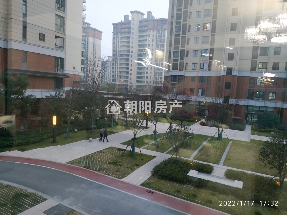 御香山 130平 南向两室两厅 精装 学区房 交通便利
