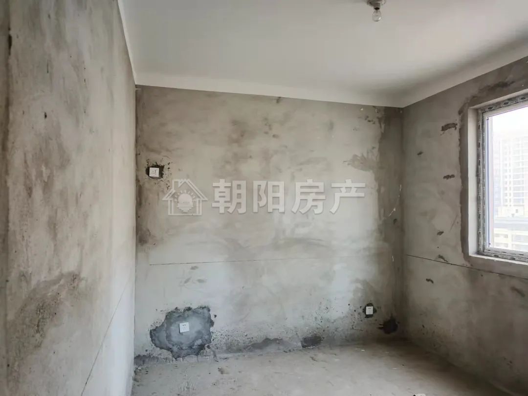 稻香花园二期 130平 南向三居 毛坯 交通便利 学区房