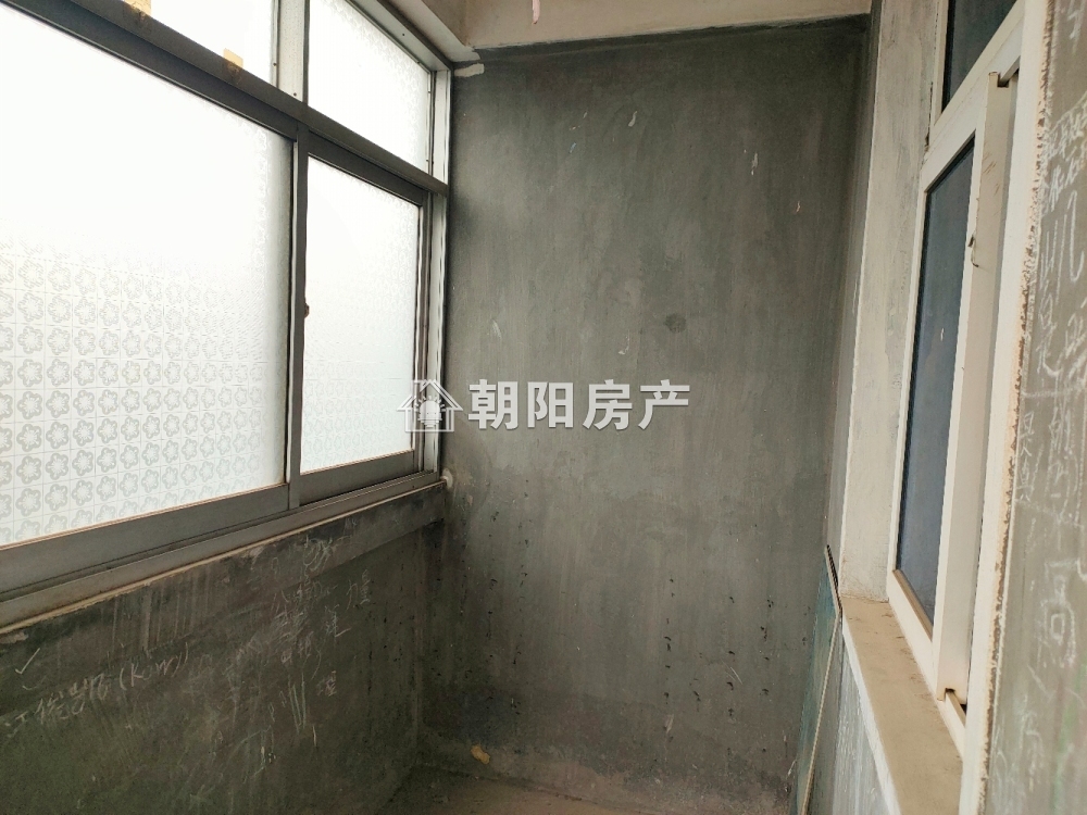 淮望小区 62平 南向两室一厅 满两年 毛坯自由改造