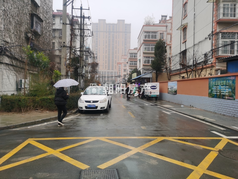 天桥小区 89平 南向三室 满两年 精装