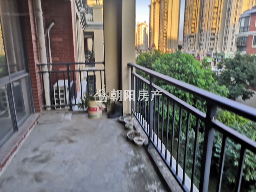 西湖春天 116平 南向三居 学区房 满两年 交通便利