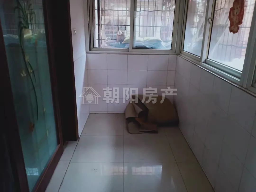 凤华商城 101平 南向三室一厅 交通便利 学区房