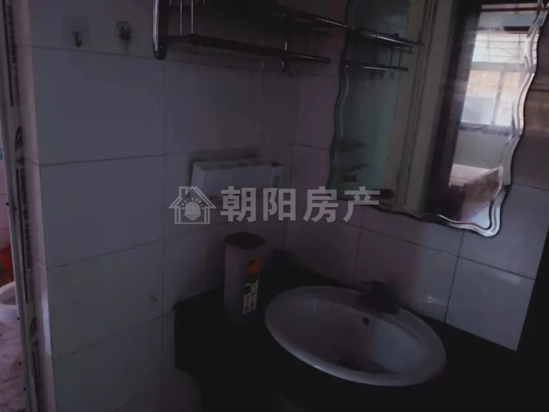 凤华商城 101平 南向三室一厅 交通便利 学区房