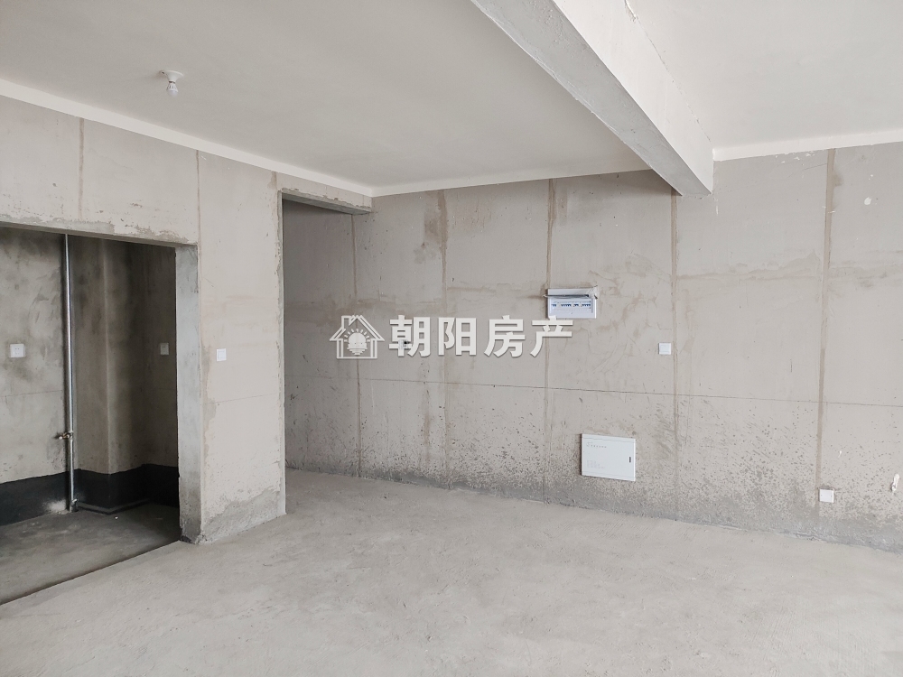 东方蓝海樾府 114平 南向三室 交通便利 毛坯