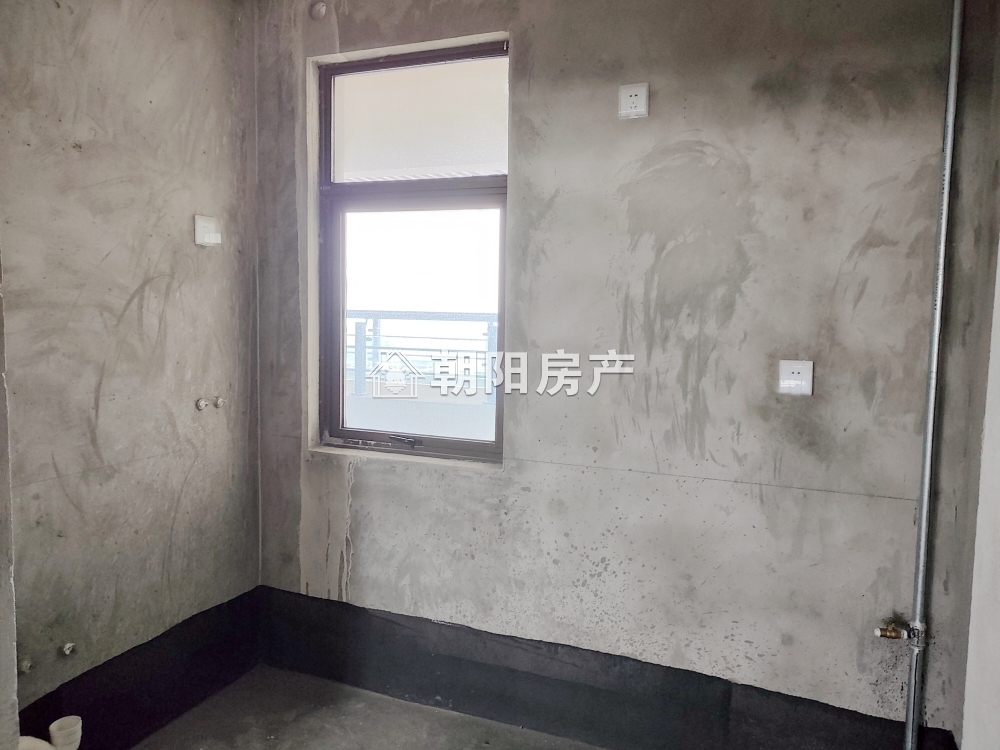 东方蓝海樾府 114平 南向三室 交通便利 毛坯