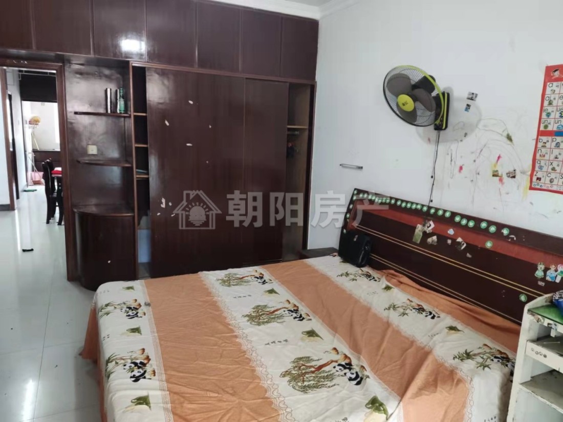 凤华商城 120平 南向三室 交通便利 简装