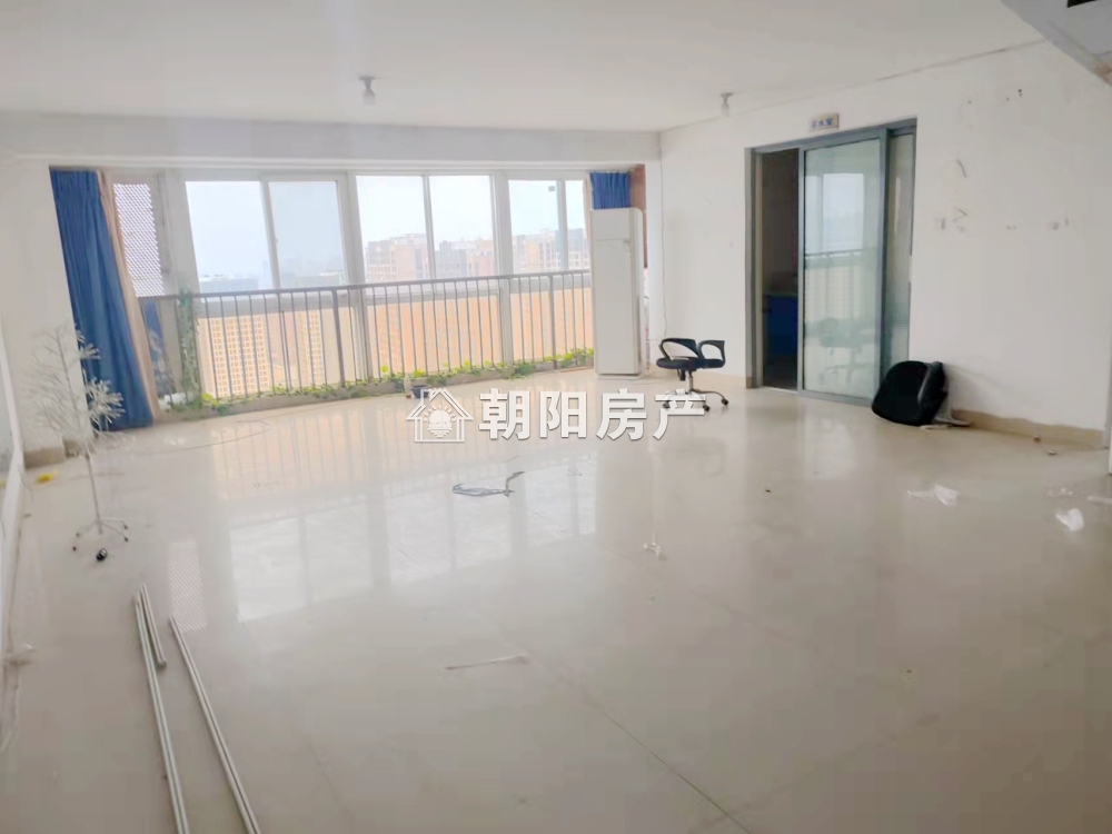 龙湖路一号 150平 西向三室二厅 精装 免税满两年
