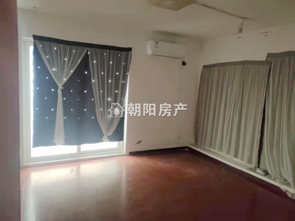 龙湖路一号 150平 西向三室二厅 精装 免税满两年
