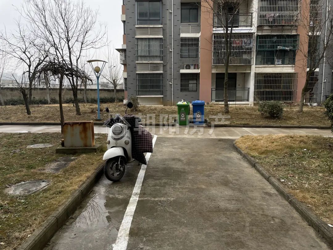谢家集新村A区 98平 南向三居 交通便利 学区房 毛坯