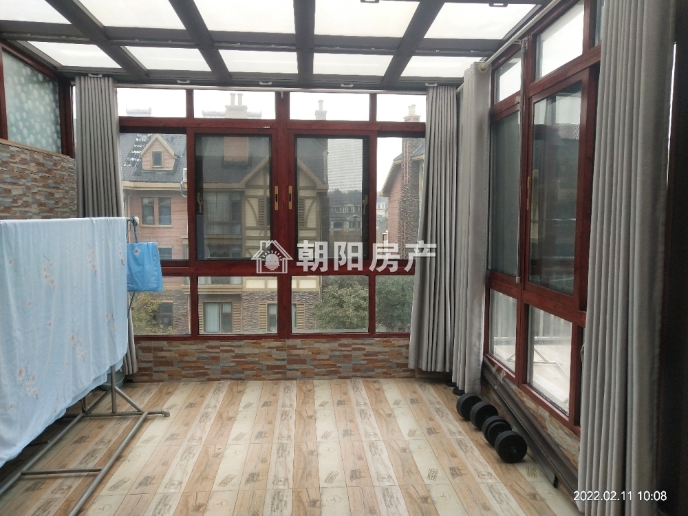 泉山湖龙湾 155平 南向五室叠墅 满两年 精装别墅